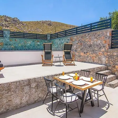 Villa Sleeps 4 Pool Air Con T803245