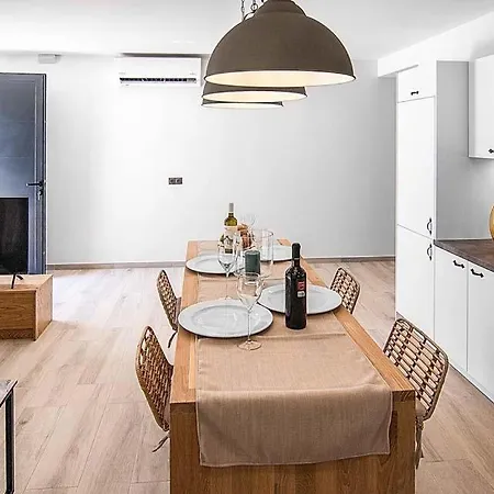Villa Sleeps 4 Pool Air Con T803245 *